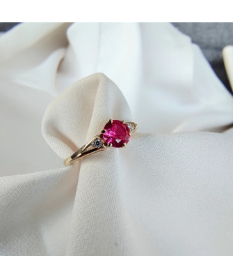 14k Gold Ring with Red Cubic Zirconia – Elegant Women’s Jewellery