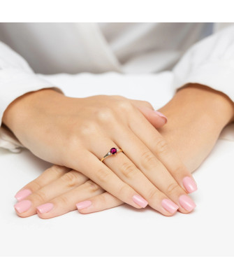 14k Gold Ring with Red Cubic Zirconia – Elegant Women’s Jewellery