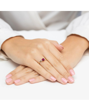 14k Gold Ring with Red Cubic Zirconia – Elegant Women’s Jewellery