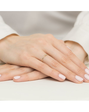 8k Gold Delicate Ring with Three Cubic Zirconias – Women’s Jewellery