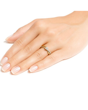 Gold engagement ring with cubic zirconia 8k