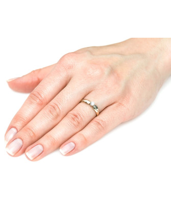 Gold ring with zirconia 8k