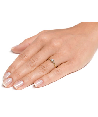 Delicate engagement ring cubic zirconia 8k