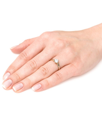 Gold ring with zirconia 8k