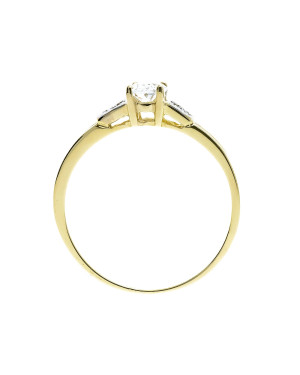 Oval stone engagement ring