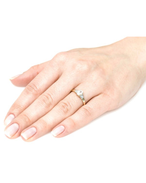 Oval stone engagement ring