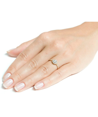 Ring with flower white stones 8k