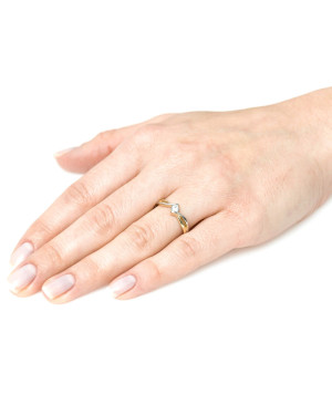 Engagement ring 8k modern style white stone