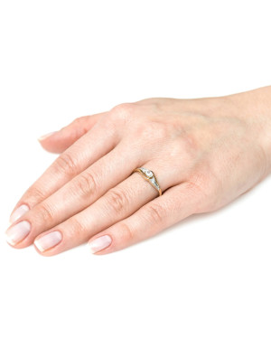 Ring with white stone gold 8k