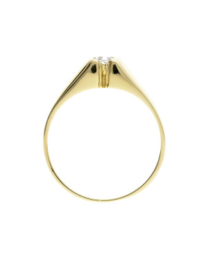 Ring with a white stone 8k