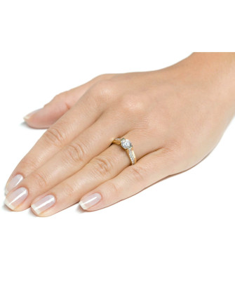 Gold ring with large stone 8k