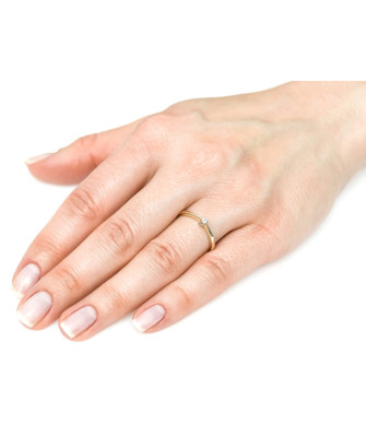 Delicate engagement ring cubic zirconia 8k