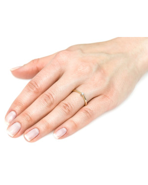 Delicate engagement ring cubic zirconia 8k