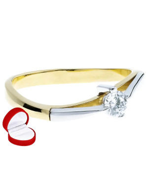 Delicate engagement ring 8k cubic zirconia