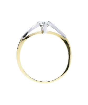 Delicate engagement ring 8k cubic zirconia