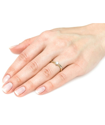 Delicate engagement ring 8k cubic zirconia