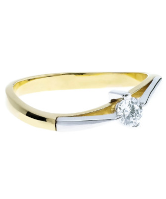 Delicate engagement ring 8k cubic zirconia