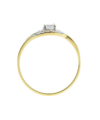 Gold ring with cubic zirconia 8k white stones