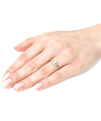 Gold ring with cubic zirconia 8k white stones