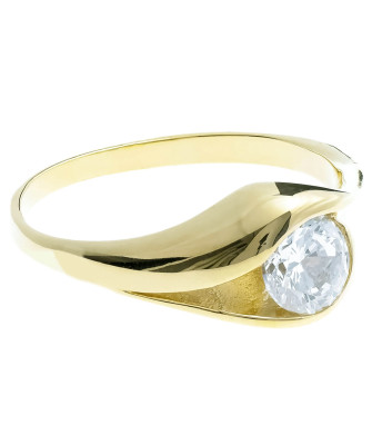 Ring with a large stone gold 8k