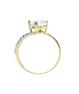 Engagement ring large stone 8k