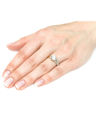 Engagement ring large stone 8k