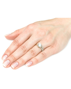 Engagement ring large stone 8k