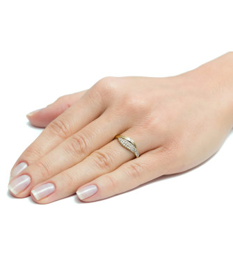 Gold ring with stones 8k