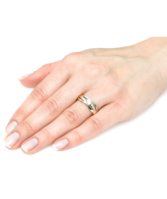 8k Gold Split Shank Ring with Cubic Zirconia