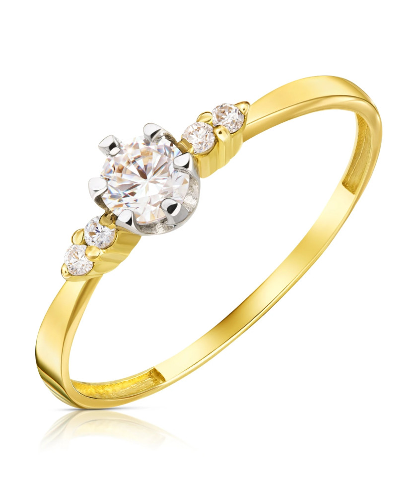 Engagement ring with cubic zirconia 8k