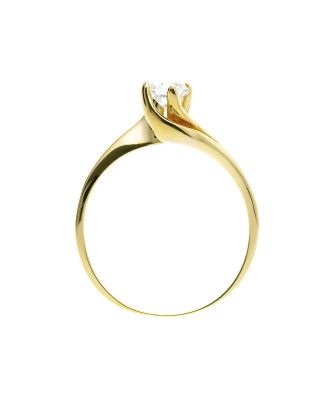 Engagement ring with a large 8k stone