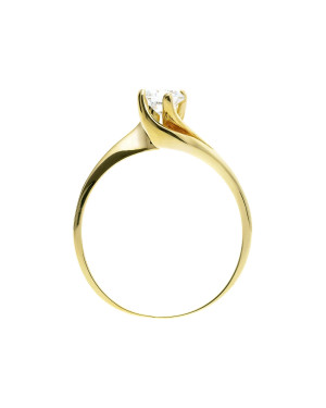 Engagement ring with a large 8k stone