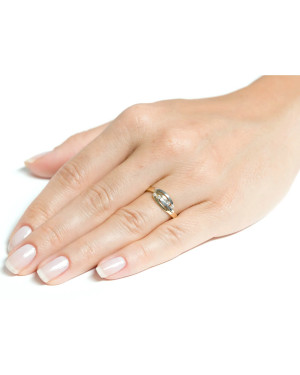 Ring 8k with delicate stones