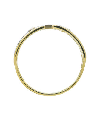 Wide gold ring with cubic zirconia