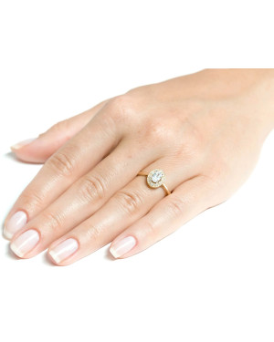 Oval stone engagement ring
