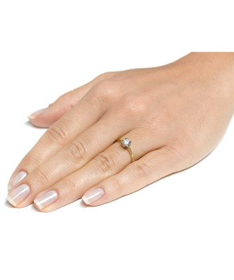 Engagement ring with cubic zirconia 8k