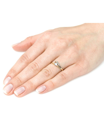 Gold ring with stone 8k