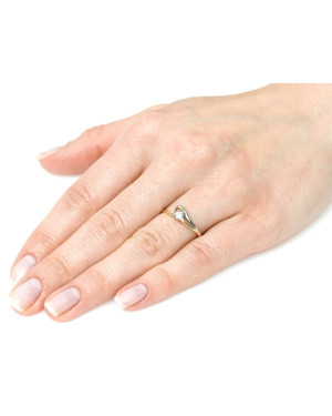 Gold ring with stone 8k