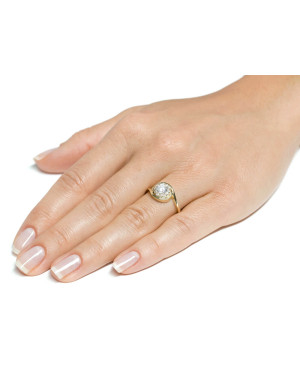 Ring with a large cubic zirconia stone 8k