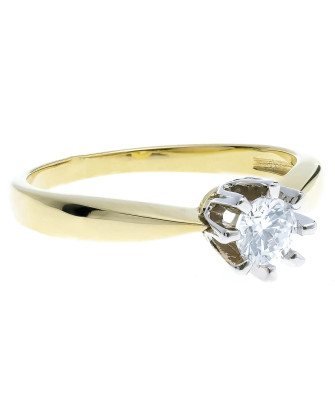 Classic gold engagement ring with zirconia