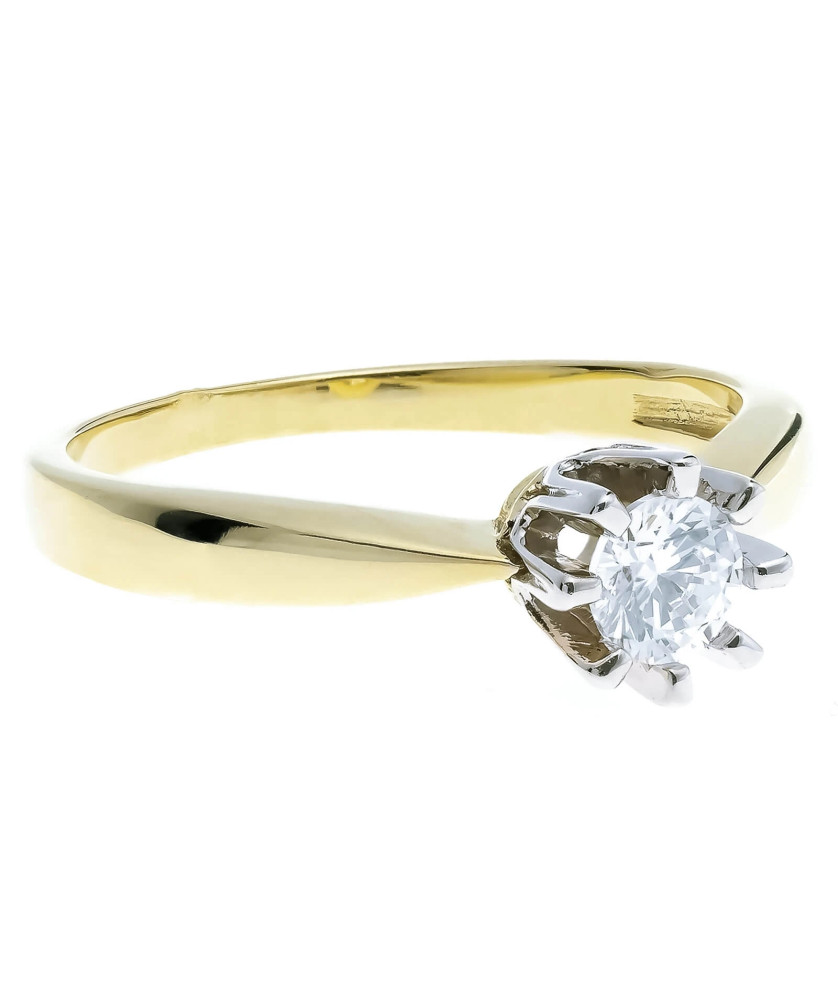 Classic gold engagement ring with zirconia