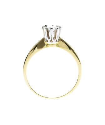 Classic gold engagement ring with zirconia