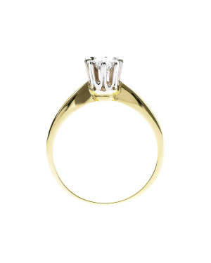 Classic gold engagement ring with zirconia