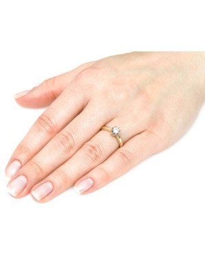 Classic gold engagement ring with zirconia
