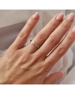 Gold ring 8k stones interwoven pattern