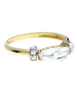 Oval stone engagement ring