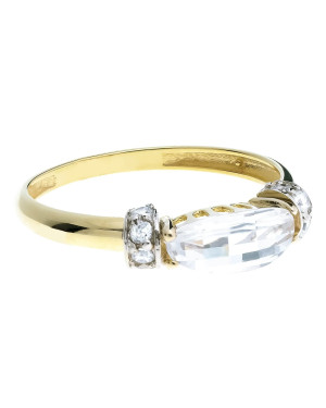 Oval stone engagement ring