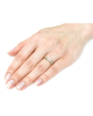 Oval stone engagement ring