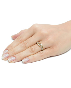 Gold ring with zirconia interwoven pattern