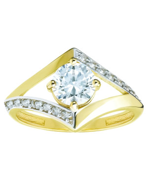 Ring with a large cubic zirconia 8k